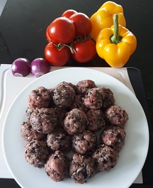 Boulettes de viande aux olives et légumes&nbsp;d&rsquo;été